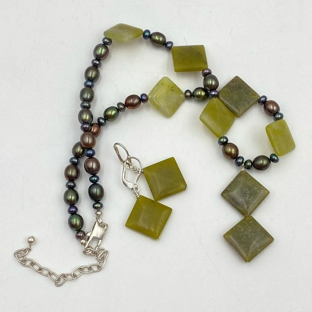 Flat Serpentine Gemstone Freshwater Pearls Sterling Silver Necklace & Earrings - Picture 9 of 10